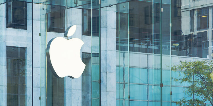 Apple opens stores in new York