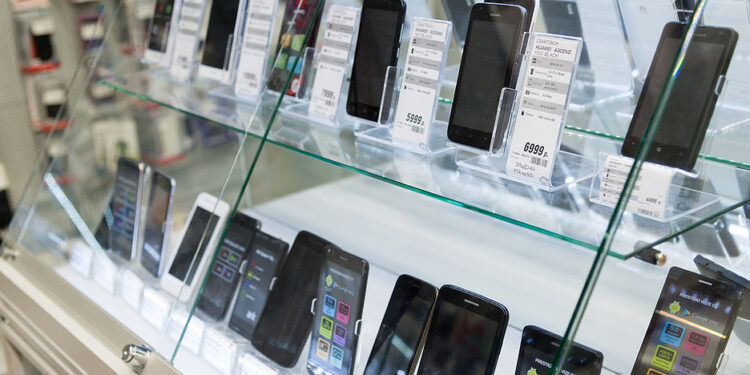 Sale of devices of an average price segment are growing increasingly