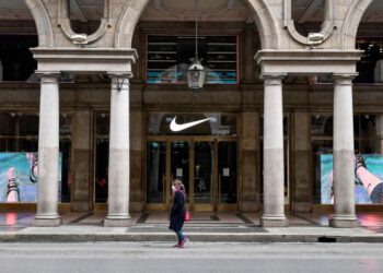 Nike shares fell 4% after the release of the quarterly report, but analysts urge not to sell