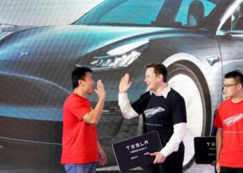 Tesla shares at the highs for a fourth straight day amid strong sales and raising price target