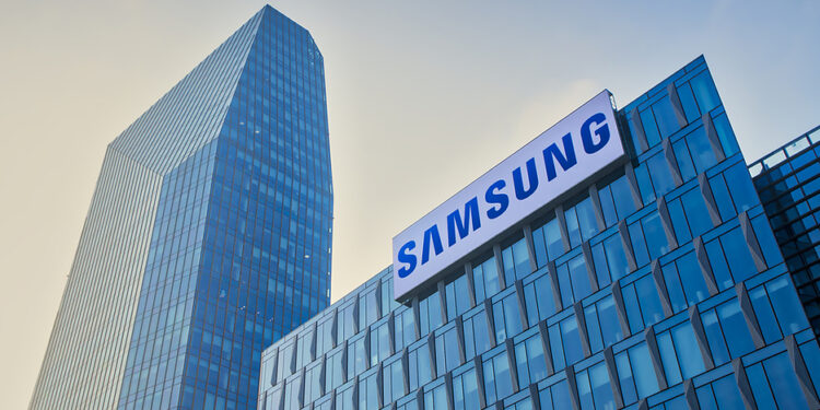 In the third quarter the profit of Samsung fell by 56%