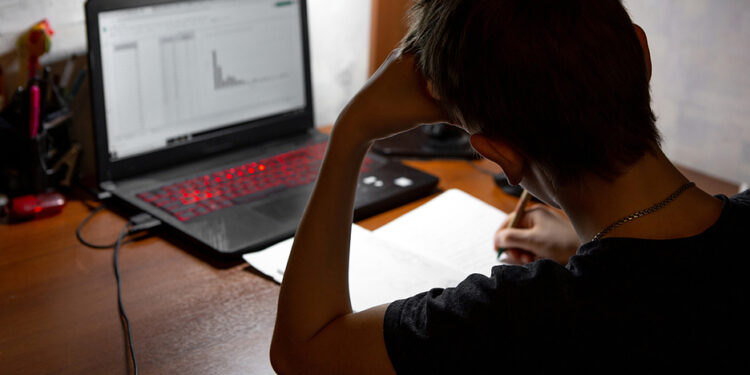 Payoneer: 77% of foreign language teachers have completely switched to online