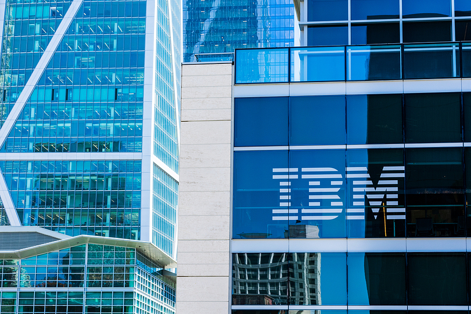 109-летняя IBM разделится на две компании