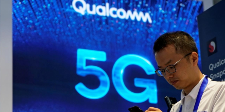 Qualcomm reported revenue below expectations and deficit in the semiconductor industry