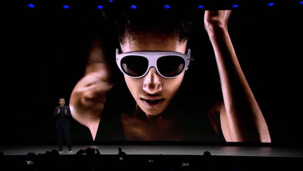 Компания Samsung продемонстрировала свое видение фитнес-тренировок будущего на пресс-конференции CES, а также продемонстрировала очки AR.