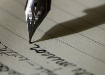 We face Artificial Intelligence: who wins in the search for false texts?