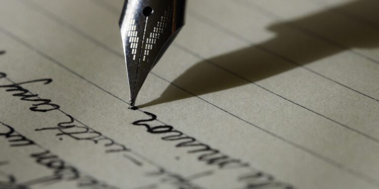 We face Artificial Intelligence: who wins in the search for false texts?