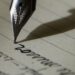 We face Artificial Intelligence: who wins in the search for false texts?