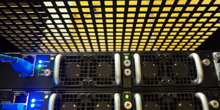 Differences between machine learning and deep learning