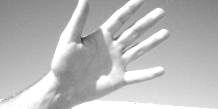 Develop an artificial hand with object recognition