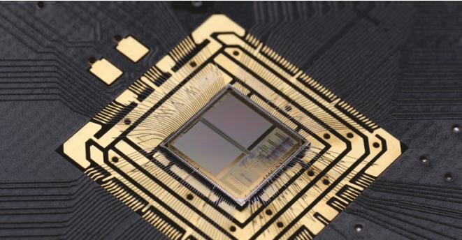 Artificial intelligence based on silicon neurons