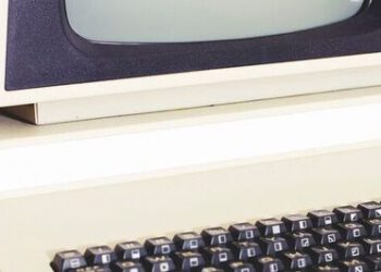 In companies, it is advisable to evaluate the benefits of obsolete systems – whether hardware or software – again and again.