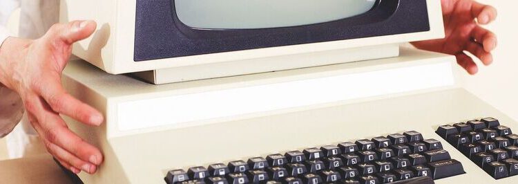 In companies, it is advisable to evaluate the benefits of obsolete systems – whether hardware or software – again and again.