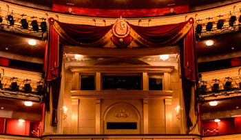 The Royal Theater adds two new experiences in its virtual reality app