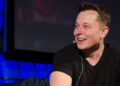 Elon Musk wants to broadcast live in VR the SpaceX lunar mission.