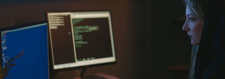 If a software is outdated, it is first necessary to clarify on the basis of various factors which strategy is really suitable for modernization.