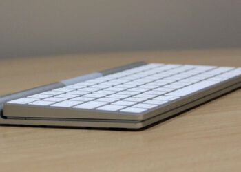 The latest update of the Oculus Quest 2 makes them compatible with the Apple Magic Keyboard