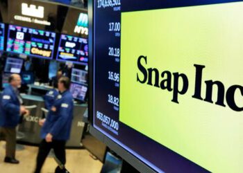 Snap sees quarterly targets in jeopardy – stock plunges after-hours