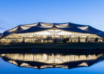 Google challenges Amazon in online shopping