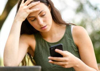 Snatch personal information and photos from the Internet