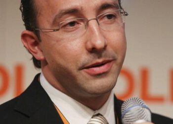 German tech investor helps Musk on Twitter