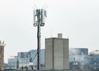 KKR, GIP, Stonepeak jointly bid for telecom masts