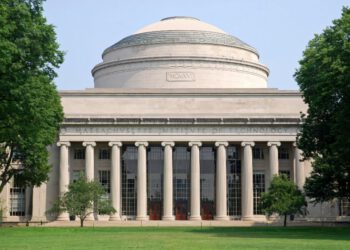 According to MIT professor, DeFi can reduce power of banks