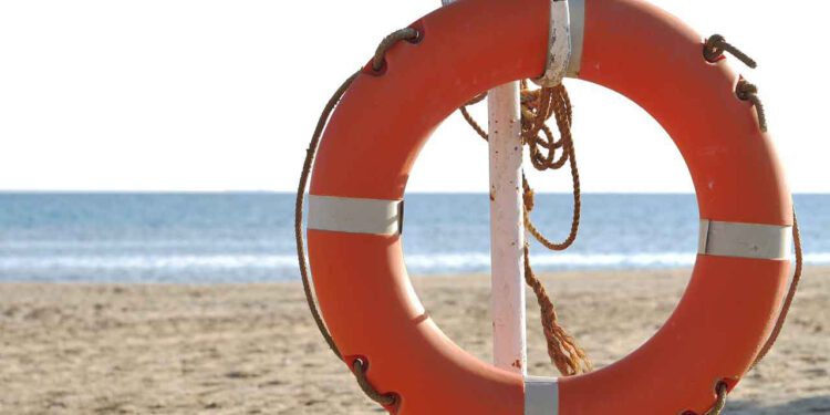 Rettungsring am Strand
