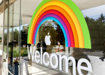 Apple plans to hire fewer staff and cut spending