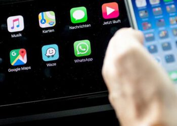 Smartphone searches for a connection in the car