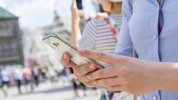 Travelling by mobile phone: EU roaming rules apply to standard network