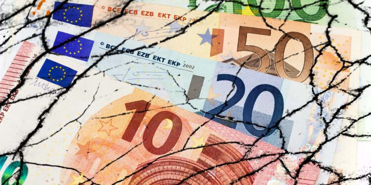Soft currency euro: this means the US dollar parity