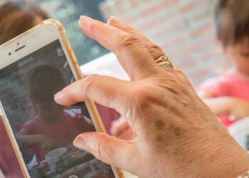 Anonymize children’s photos on the internet or restrict access