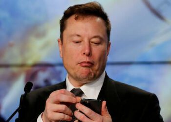 Elon Musk jokes about buying Manchester United