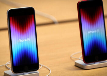 Apple closes security gaps with software update