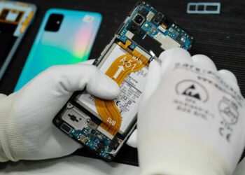 Against the throwaway society: consumer protection: mobile phone repair is often expensive