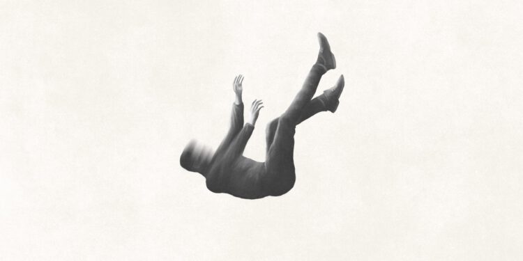 Person fällt einen Abgrund herunter