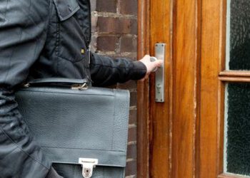 Pusher columns: Internet contracts: fibreglass fairy tales at the front door