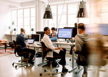 Financial investor wants to compete with growth funds