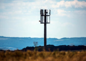 O2 opens antenna sites to competitors