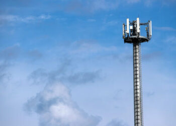 Mobile carriers gear up for impending network collapse