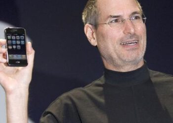 A sealed iPhone 1s is auctioned for $35,000 USD