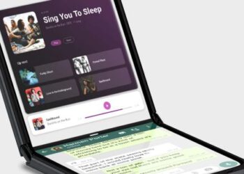 Leaked photos of the Moto RAZR 2022 hint at its arrival in the West