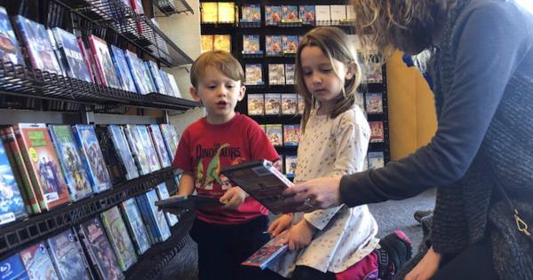 Blockbuster mocks Netflix for charging to lend your account