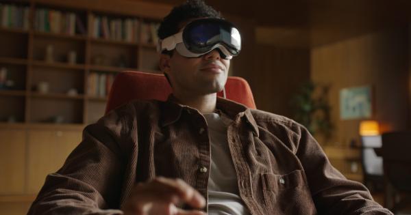 How does the Apple Vision Pro compare to other virtual and mixed reality viewers?