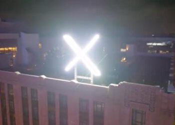 Elon Musk put a giant illuminated X in his offices and now he will be fined