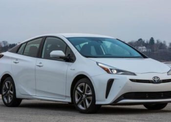 What is a hybrid car and how does it work?