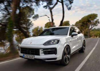 Porsche announces the new Cayenne S E-Hybrid pickup truck, powerful and efficient