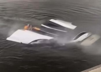 But what kind of magic is this? Tesla Model X goes into the river and catches fire underwater