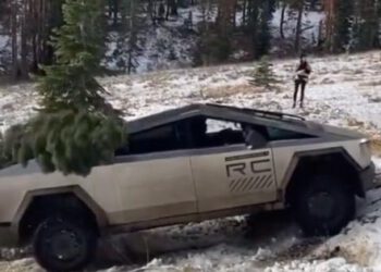 A Cybertruck got stuck in the snow and they had to use a Ford pickup truck to rescue it